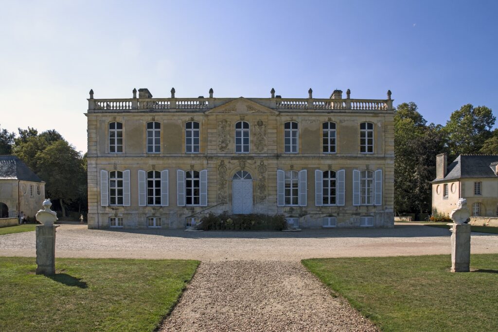 A castle from the 18th century in the Pays d'Auge