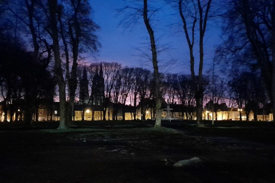 Place de Gaulle at sunrise