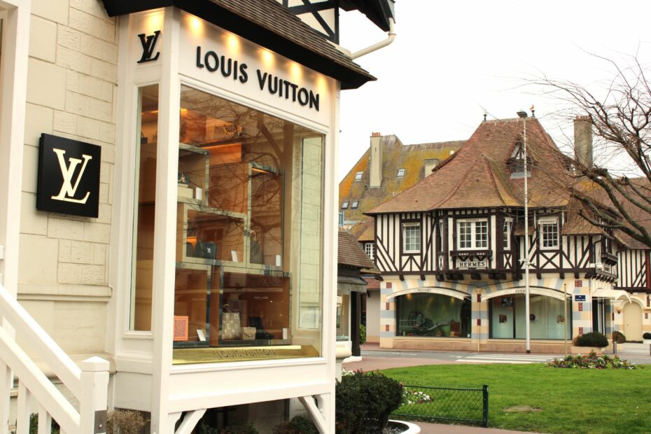 Luxury boutiques in Deauville