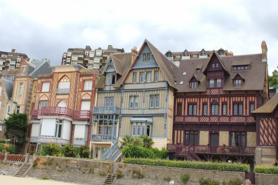 Belle Epoque villas along the beach